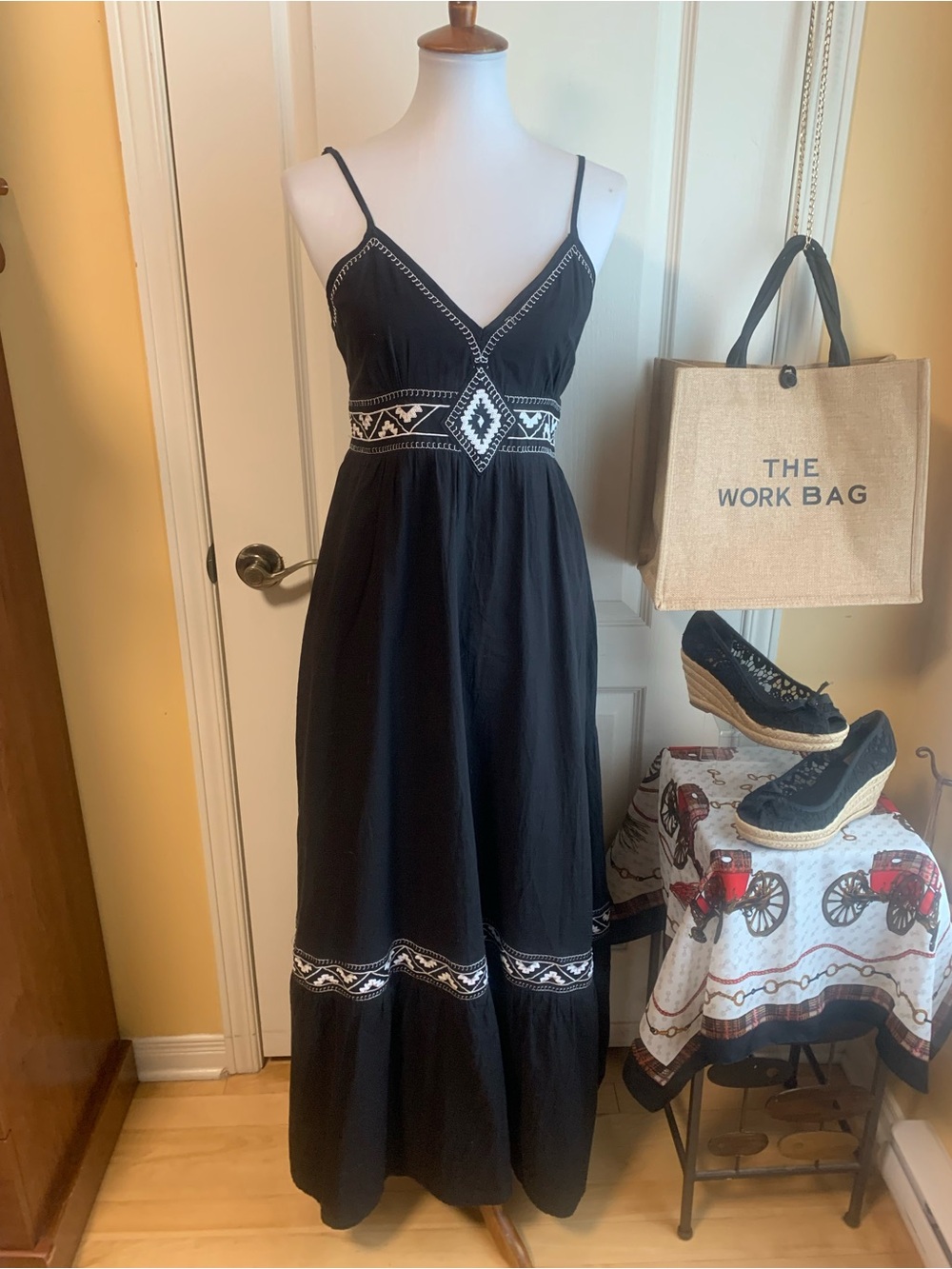 😎black Embroidered Spaghetti-Strap Maxi Dress